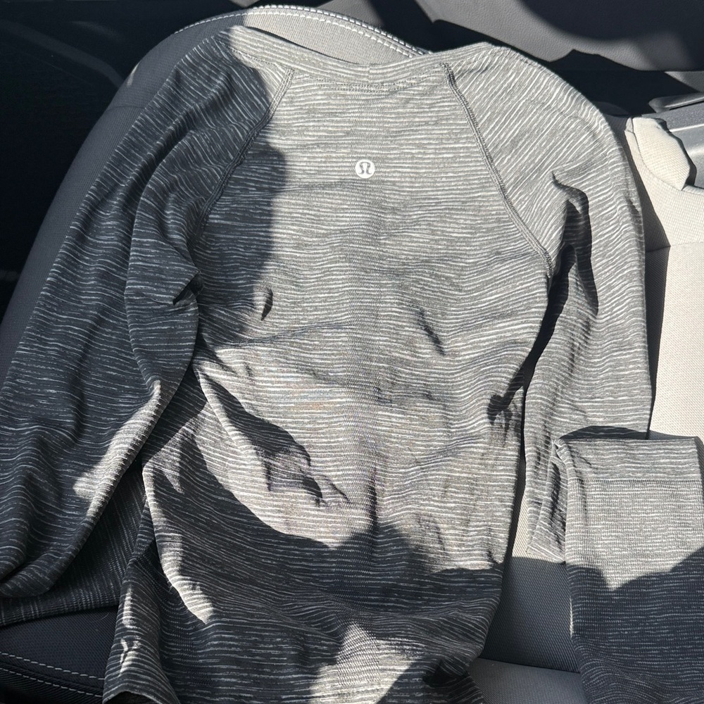 Lululemon Athletica Heathered Gray Long Sleeve Top